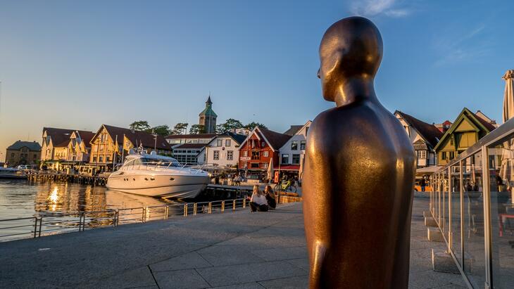 Stavanger harbour and an iron statue